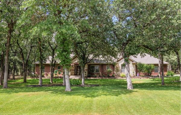 6104 Temple Oaks Court, Granbury, TX 76049