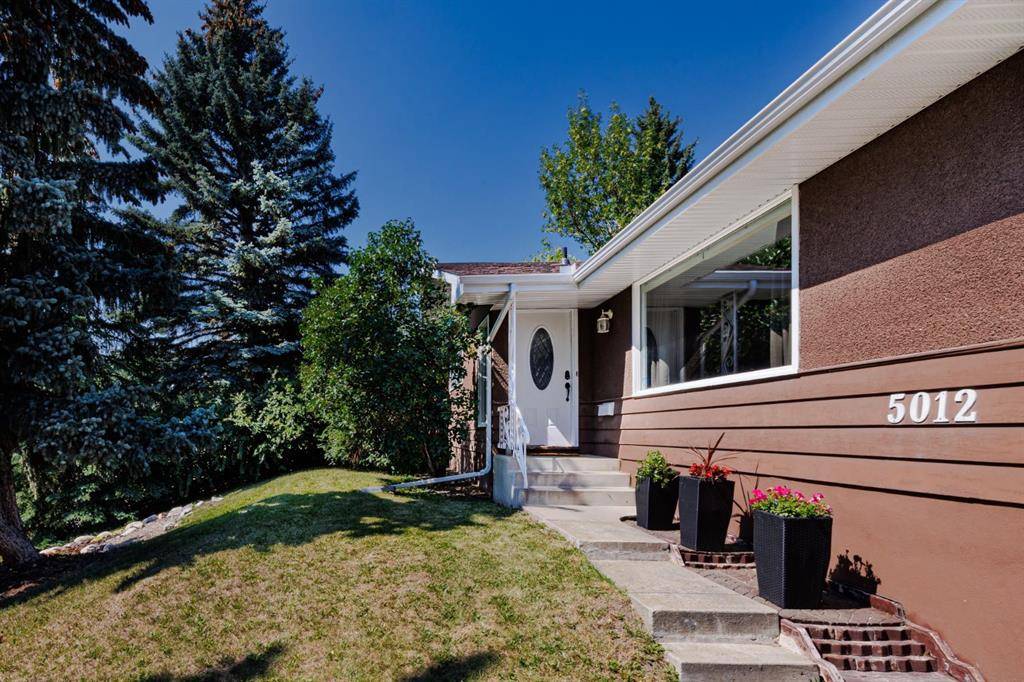 Calgary, AB T2L 2G5,5012 Brisebois DR NW