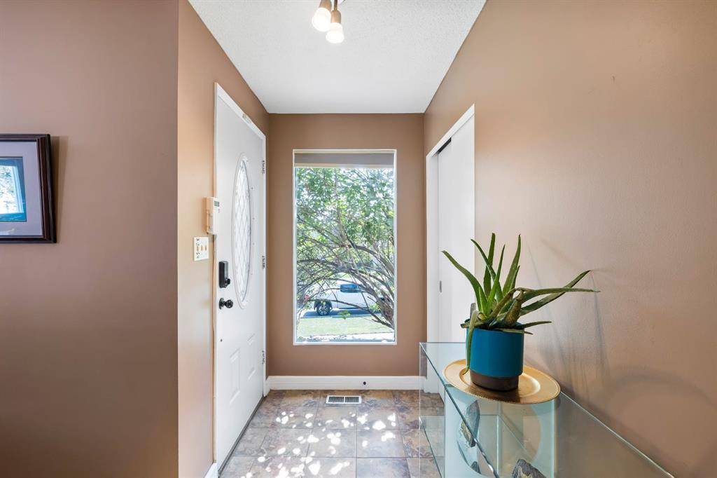Calgary, AB T2L 2G5,5012 Brisebois DR NW