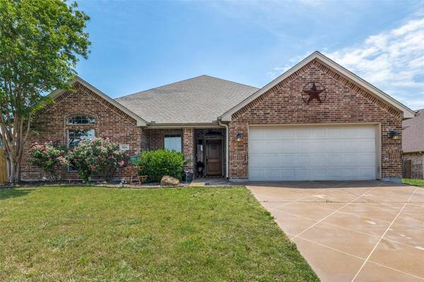 304 Lockwood Lane, Weatherford, TX 76087