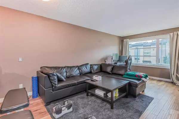 Calgary, AB T3K0W6,455 Covecreek CIR NE