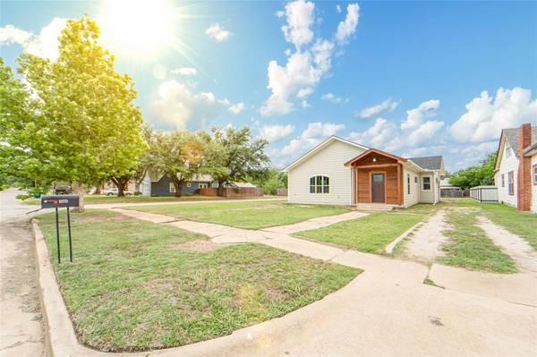 610 W Hullum Street, Breckenridge, TX 76424