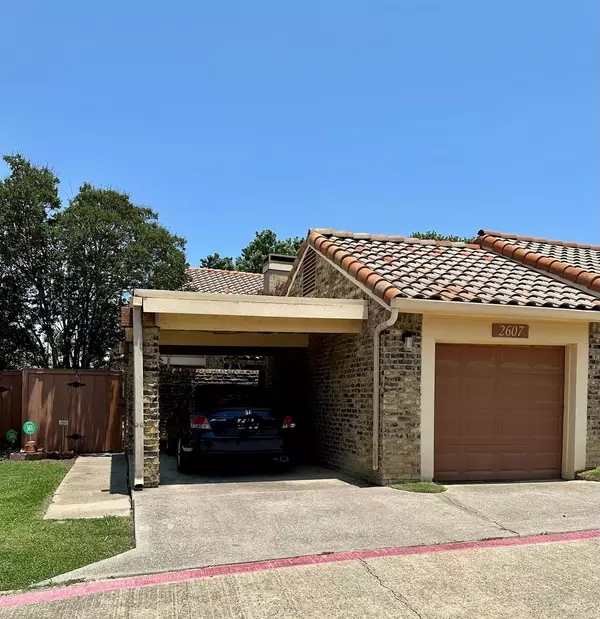 2607 Entrada Boulevard,  Irving,  TX 75038