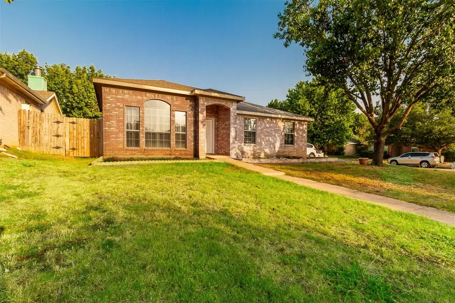 8100 Cannonwood Drive, Fort Worth, TX 76137