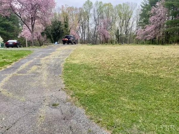 1073 Fairview DR, Big Island, VA 24526