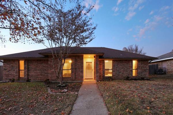 916 Hillside Lane, Flower Mound, TX 75028