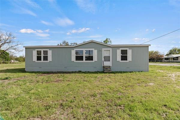 106 W Goodwin Street, Bangs, TX 76823