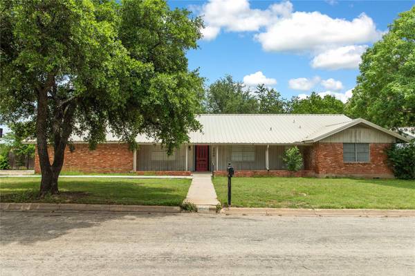 2000 7th Street, Brownwood, TX 76801