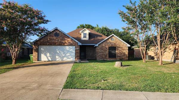 1104 Woodside Lane,  Seagoville,  TX 75159