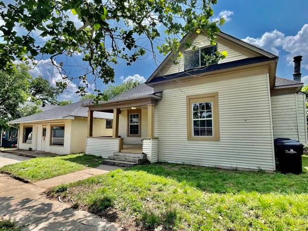 1011 S Armstrong Avenue, Denison, TX 75020