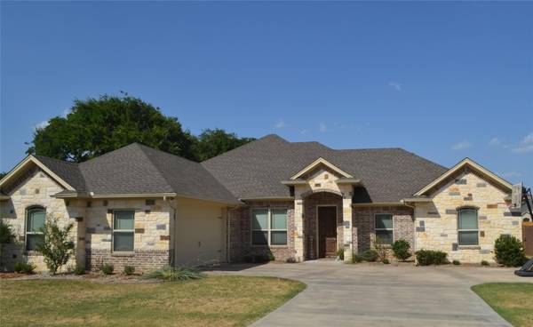 3101 Arrow Creek Drive, Granbury, TX 76049