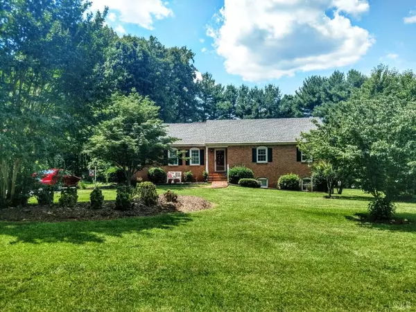 103 Warwick Place, Forest, VA 24551