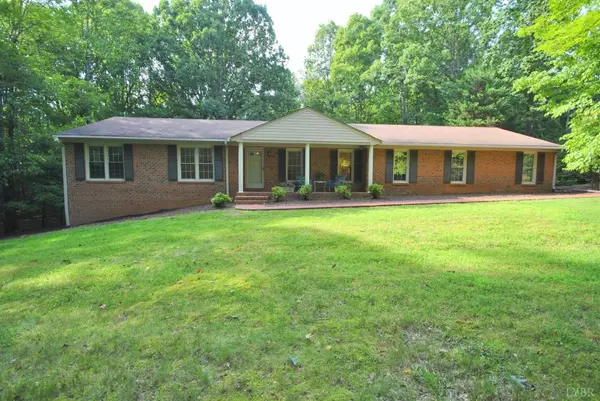 302 Merrywood DR, Forest, VA 24551