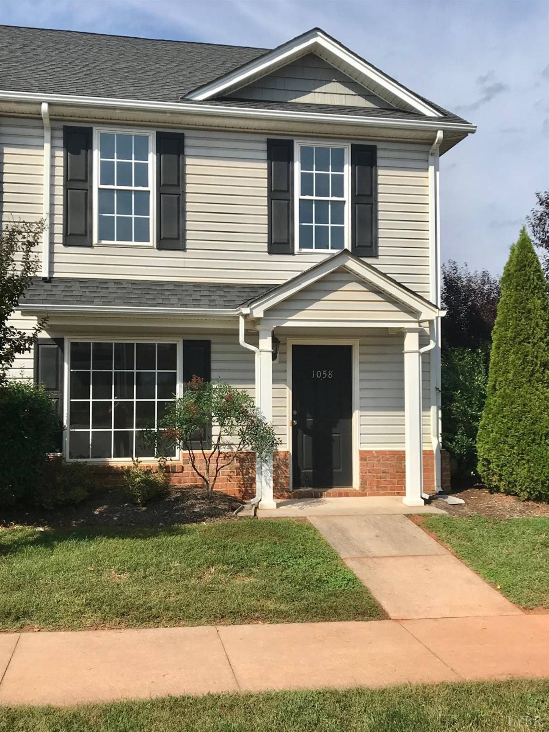 1058 Haymore DR, Moneta, VA 24121