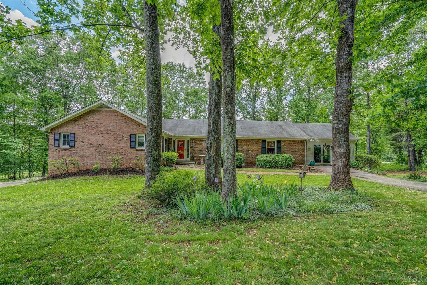 106 Briarherst DR, Amherst, VA 24521