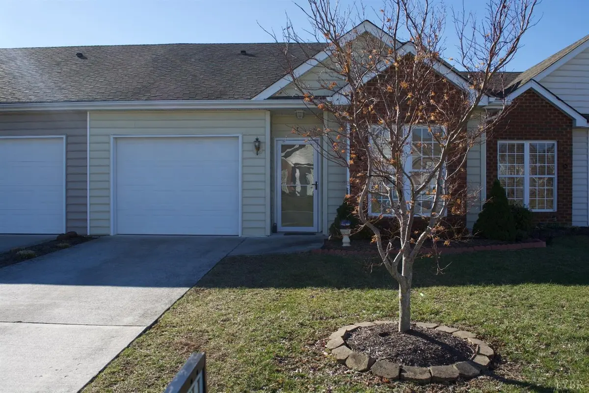 34 Shoreline DR, Lynchburg, VA 24501