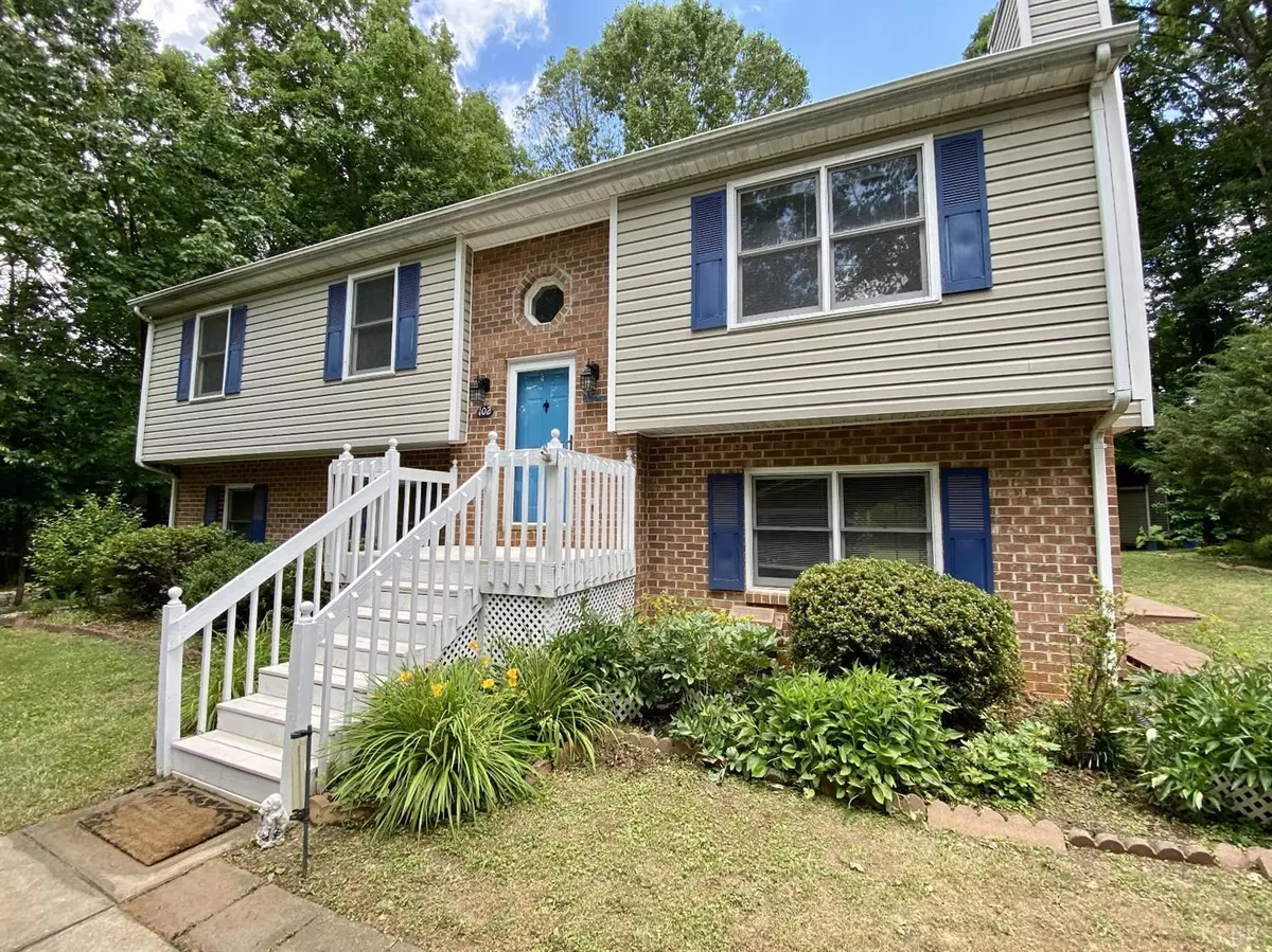 Forest, VA 24551,102 Colonial CT