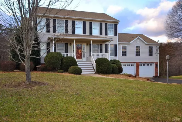 112 Kings Grant DR, Goode, VA 24556