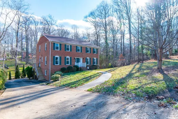 816 Wellington DR, Forest, VA 24551