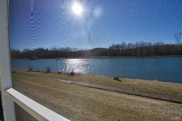 34 Shoreline DR, Lynchburg, VA 24501