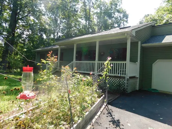 114 Woodlake DR, Goodview, VA 24095