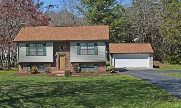 61 Royal CT, Forest, VA 24551