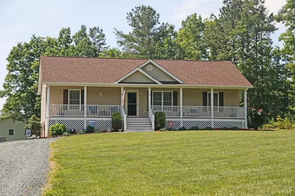 1389 Hummingbird LN, Spout Spring, VA 24593