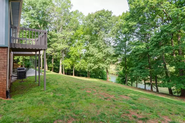 Forest, VA 24551,809 Ivy Lake DR