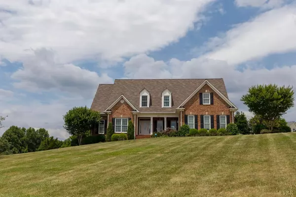 302 Longhill RD, Goode, VA 24556