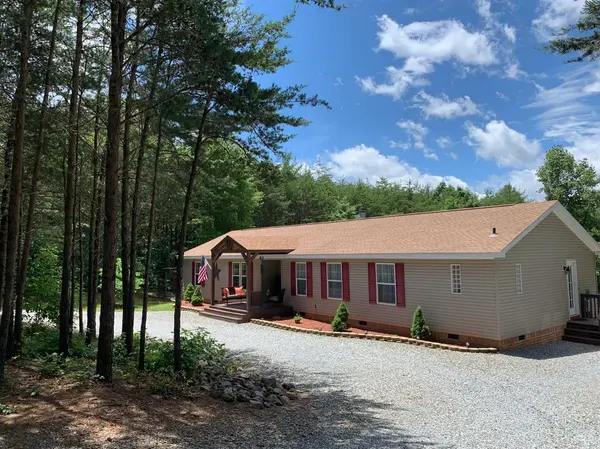 421 Leonard LN, Gladys, VA 24554