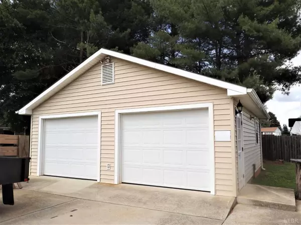 Forest, VA 24551,103 Dinlake CT