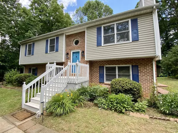 102 Colonial CT, Forest, VA 24551