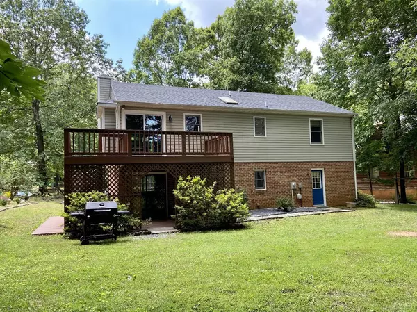 Forest, VA 24551,102 Colonial CT