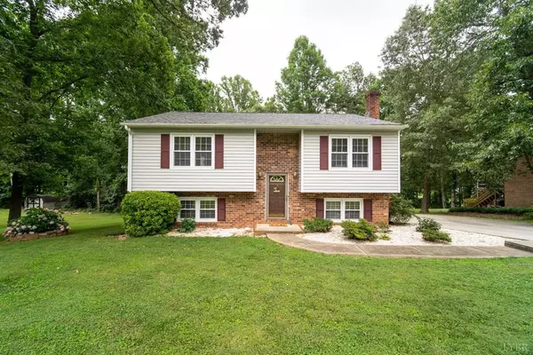 110 Valleywood DR, Forest, VA 24551