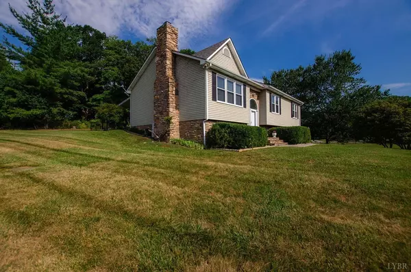 Vinton, VA 24179,104 Windermere CT