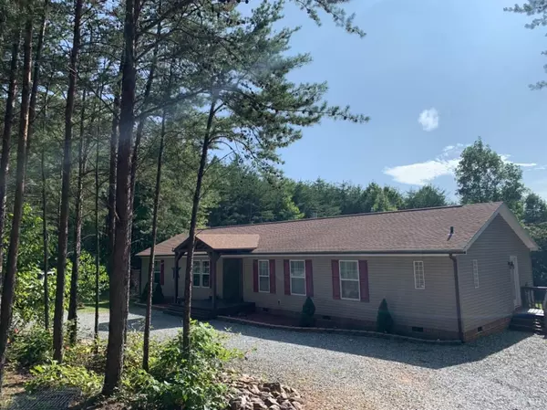 421 Leonard LN, Gladys, VA 24554