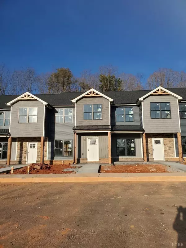 186 Sunburst Villa DR, Evington, VA 24550