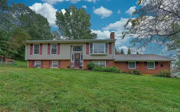 1271 Rainbow Forest DR, Troutville, VA 24175