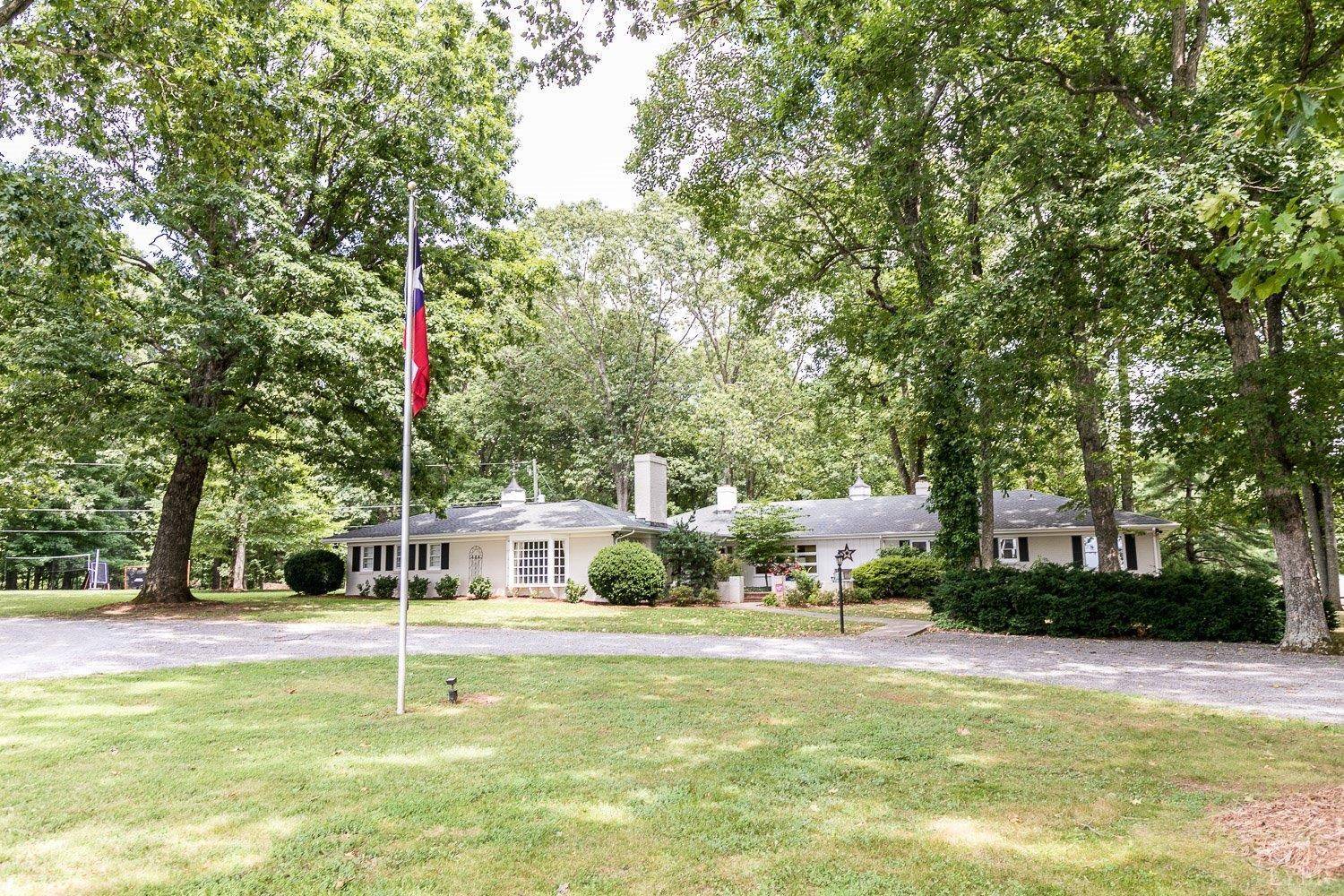Forest, VA 24551,2998 Thomas Jefferson RD