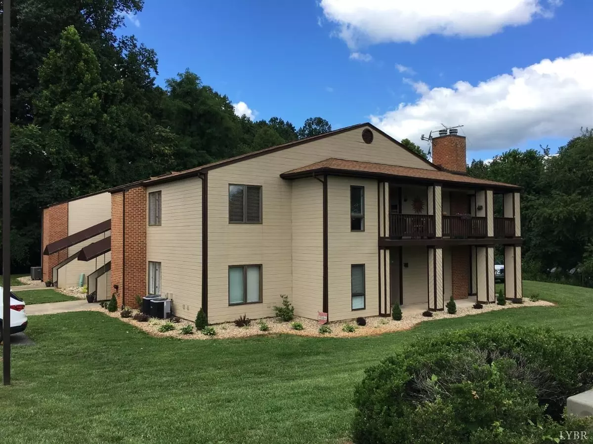 Forest, VA 24551,203 Manor DR