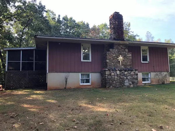 137 Clearwater Lodge Rd, Natural Bridge, VA 24579