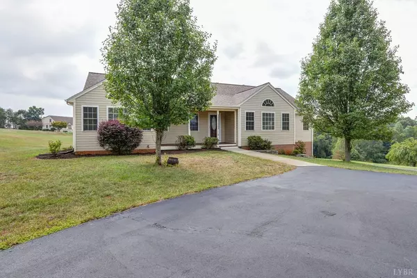 119 Kings Grant DR, Goode, VA 24556