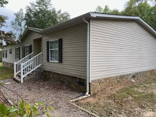 604 The Great Rd, Martinsville, VA 24112