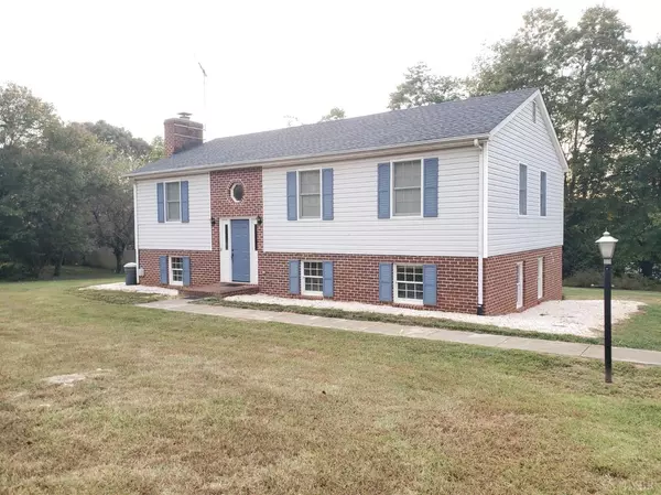 183 Royal CT, Forest, VA 24551