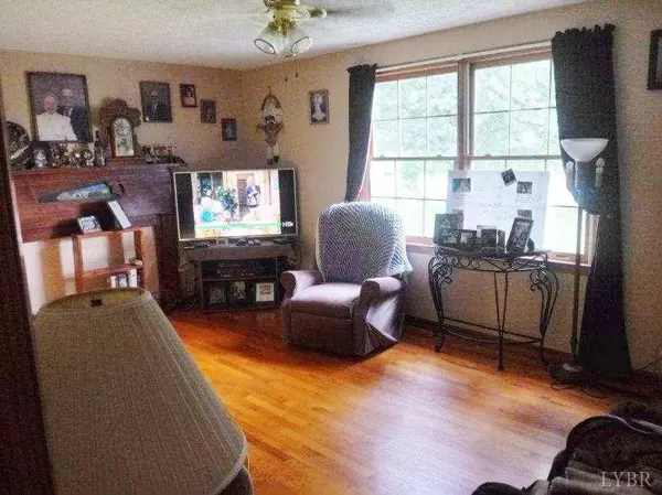 Shipman, VA 22971,10222 James River RD