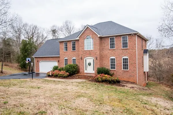 1047 Sunset View CT, Forest, VA 24551
