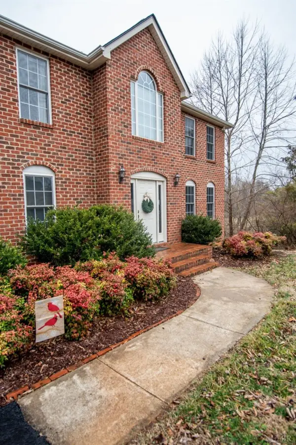 1047 Sunset View CT, Forest, VA 24551