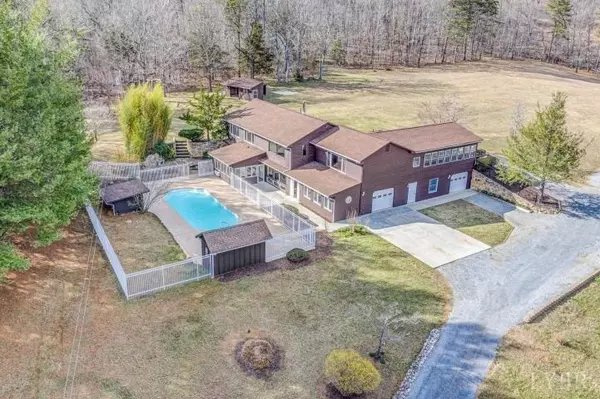 30 Sunnybrook Farm DR, Troutville, VA 24175