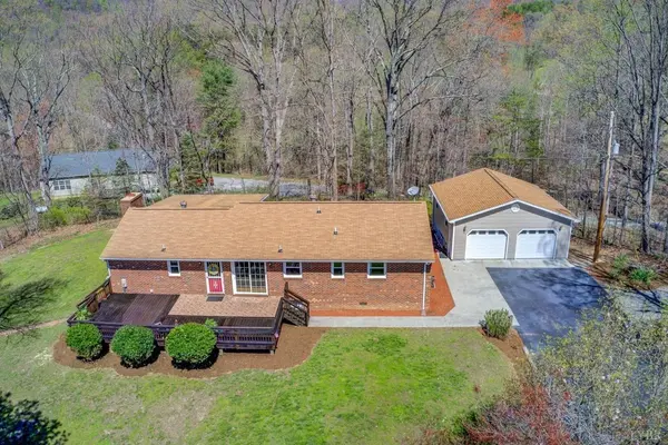 1071 Ole Clarke LN, Vinton, VA 24179