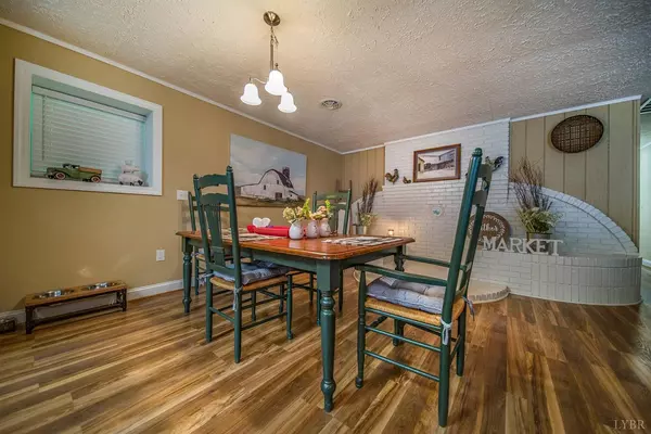 Vinton, VA 24179,1627 Bee Hollow RD